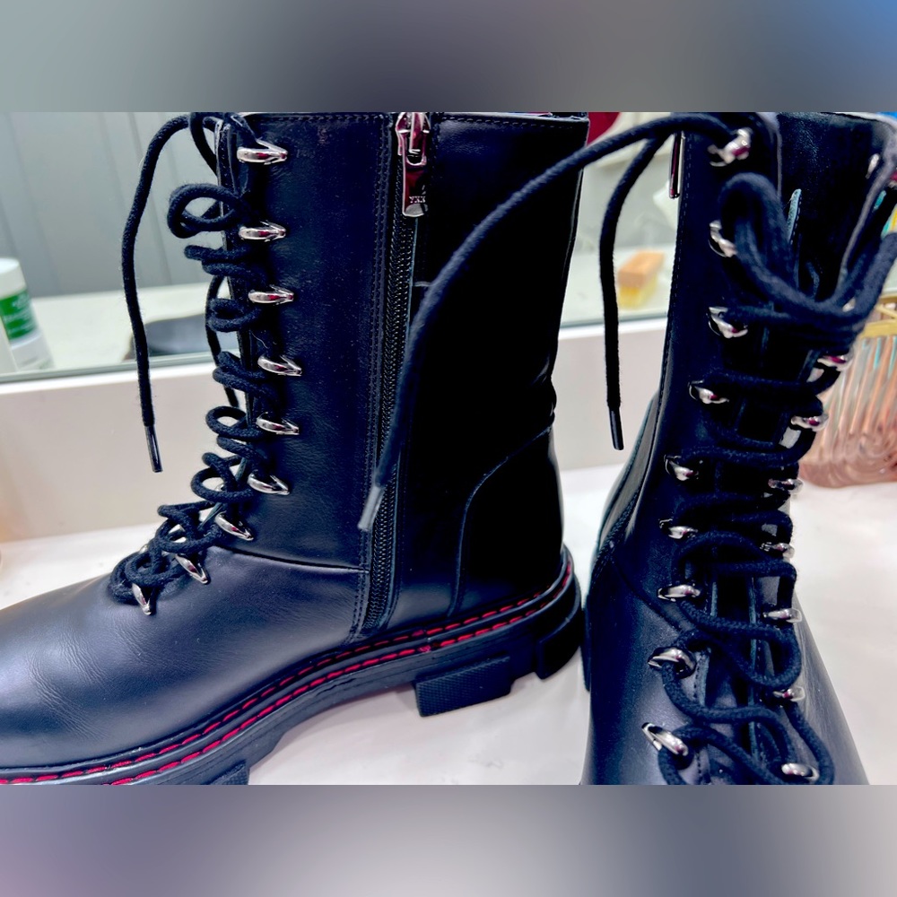 NEW Kurt Geiger London
Bird Red Stitch Leather Hiker Boots size 39